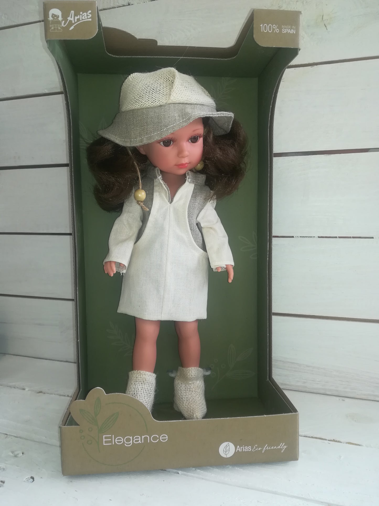 Lėlytė Carole su lininiais rūbeliais, 36 cm